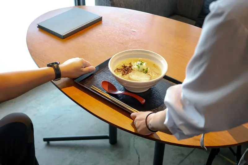 鯛塩ラーメンの提供